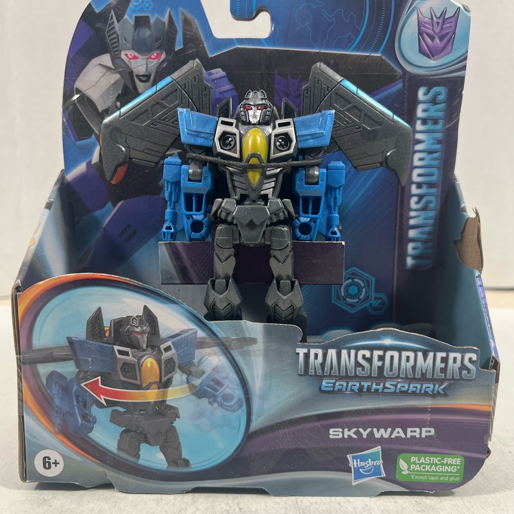 Transformers EarthSpark Warrior Class Skywarp!